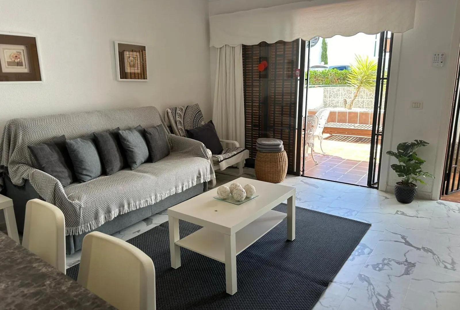 Atlantic View.Apartment.3 Pools. Terraces. Wifi联系方式